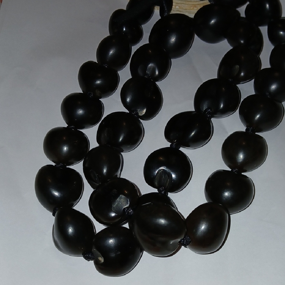 Elegant Black Beaded Necklace